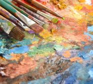 Der Maler ist Inhaber von Urheberrechten in Frankreich