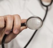 Ist der ärztliche Gutachter ein Arbeitnehmer?